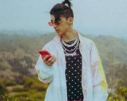 He is fond of wearing jewelry like chains, bracelets, rings and goggles He is fond of wearing jewelry like chains, bracelets, rings and goggles.
